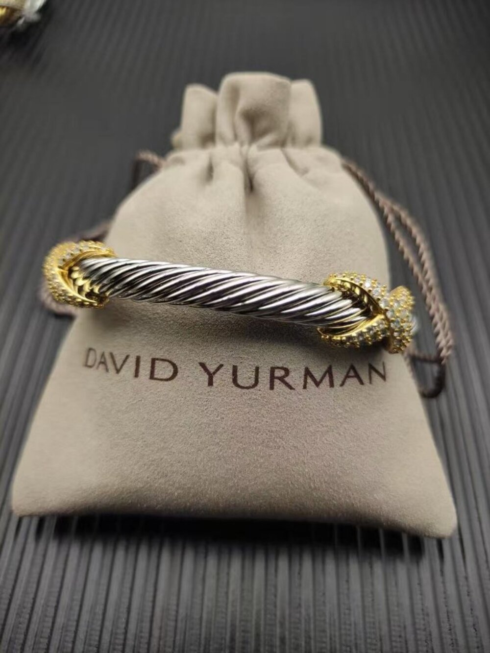 David Yurman's bracelet with a cross motif - Picture 6 of 6